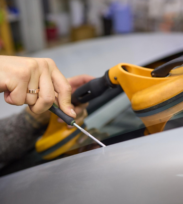 Outil de dépose pare-brise